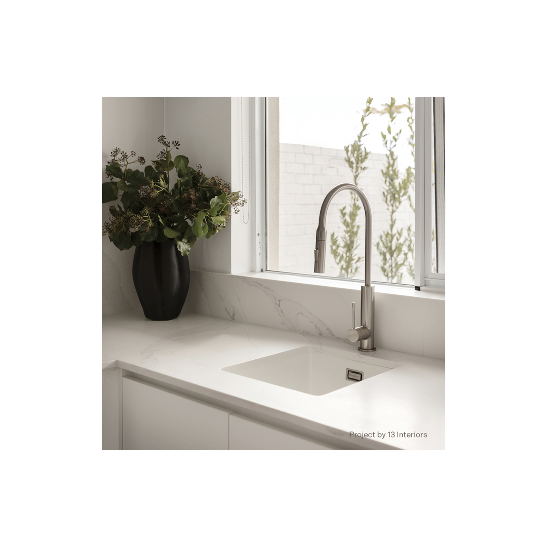 Deja Pull Out Sink Phoenix Mixer - Chrome